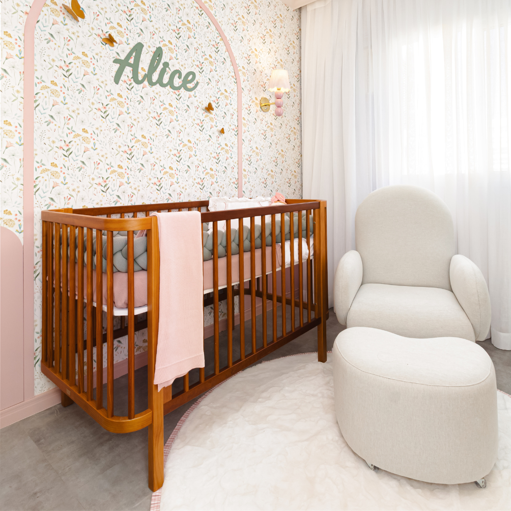 Conjunto Móveis Quarto Bebê – Berço 2 em 1 e Cômoda 6 Gavetas com Tampo de Madeira cor Nogueira