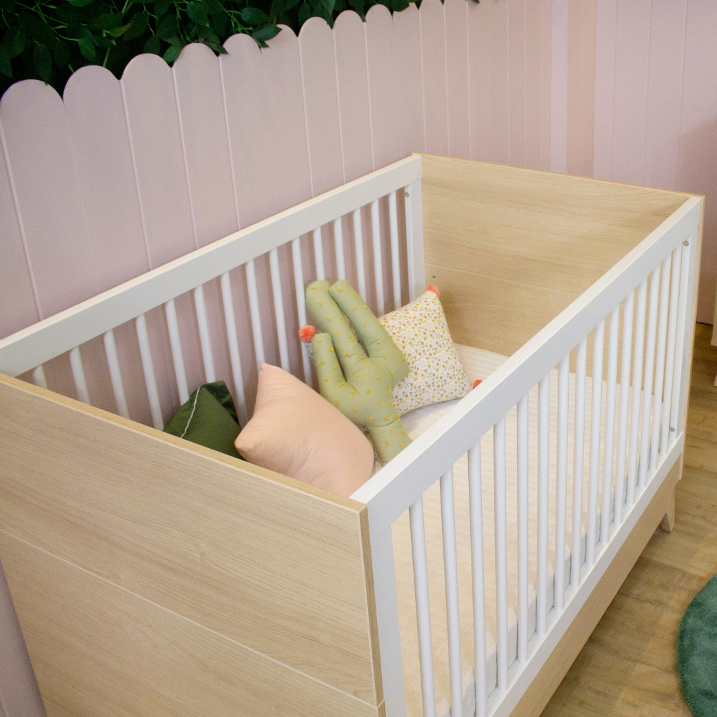 Berço com Colchão Vira Mini Cama Linha Petit