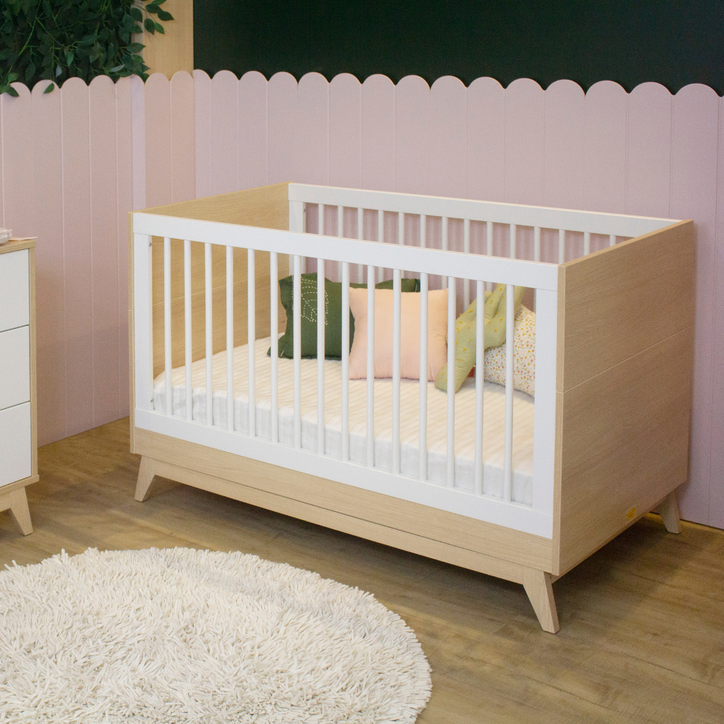 Berço com Colchão Vira Mini Cama Linha Petit