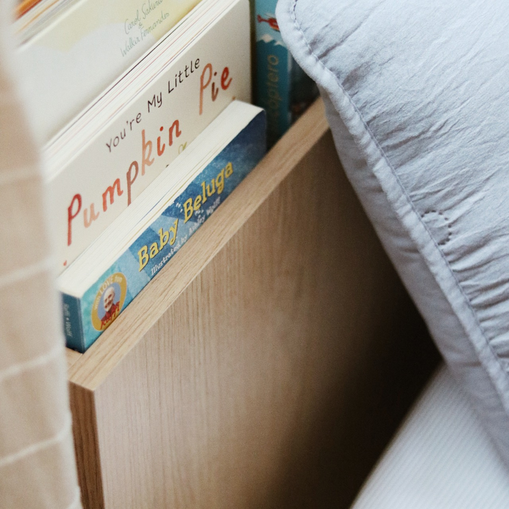 Cama Infantil com gaveta espaço para futton e Cabeceira porta Livros Linha Join