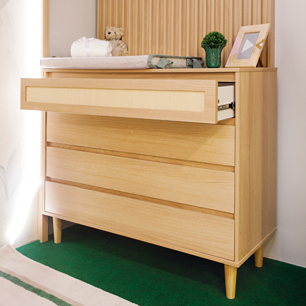 Cômoda Paglia, com 4 gavetas, estrutura em MDF.