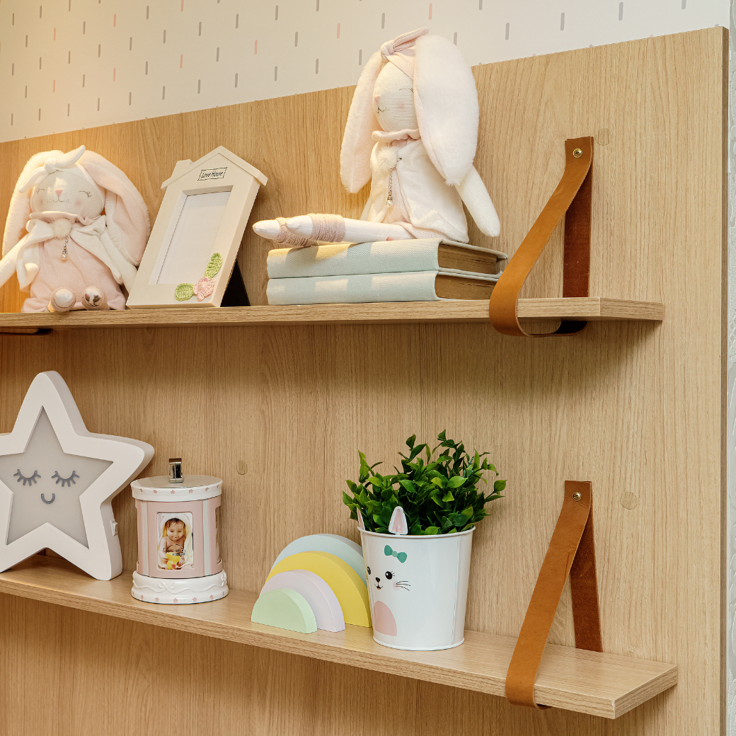 Cômoda 3 gavetas com Painel e Guarda Roupa 4 Portas e 4 gavetas Linha Tomi