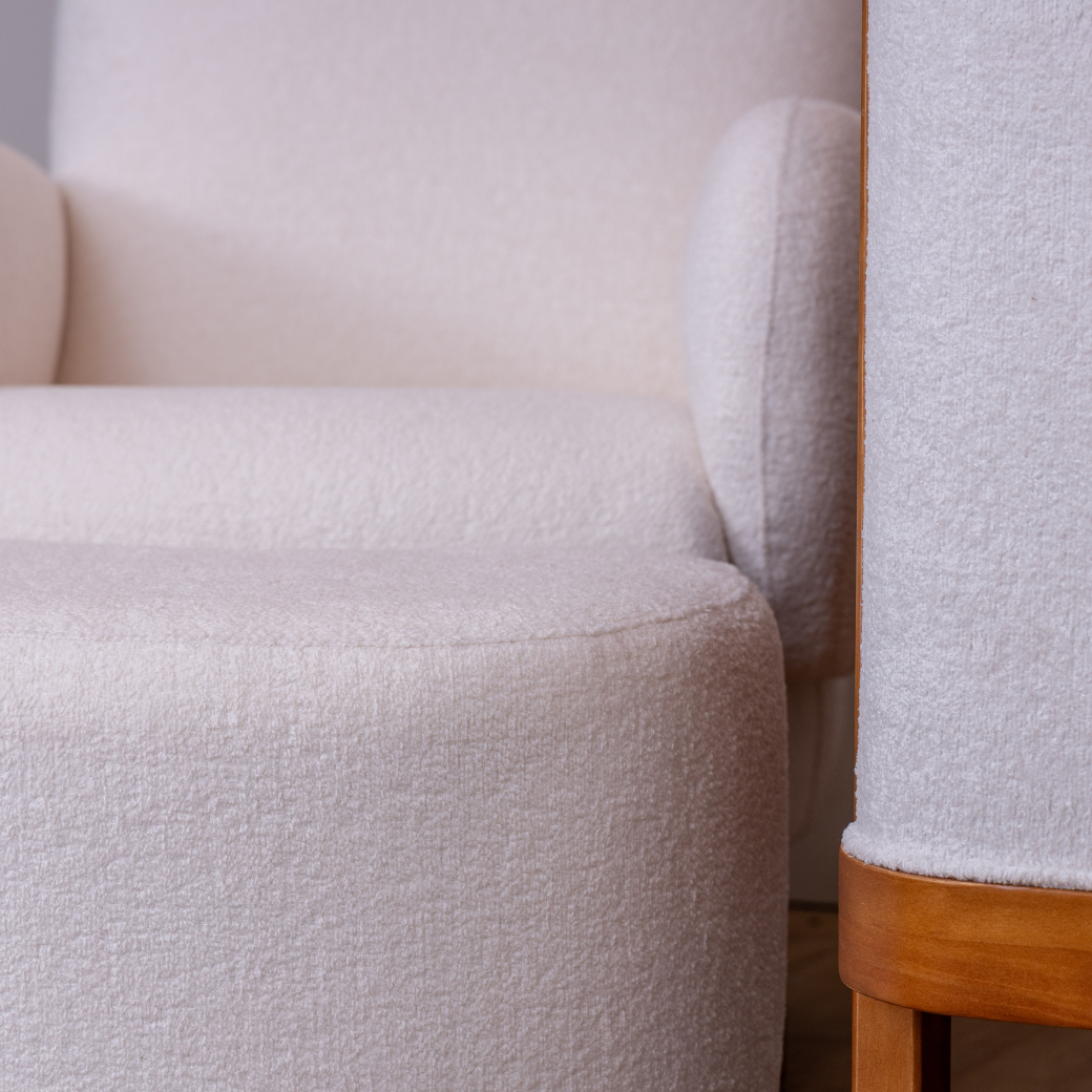 Poltrona Amamentação Balanço com Puff Curve Tecido Bouclé