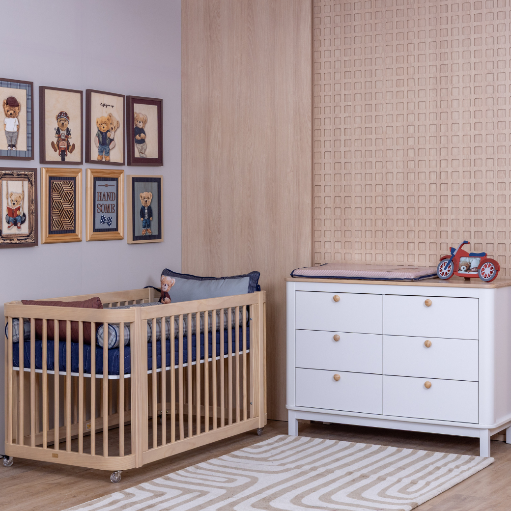 Berço Evolutivo e Cômoda Grande 6 Gavetas Branco com Carvalho Malva
