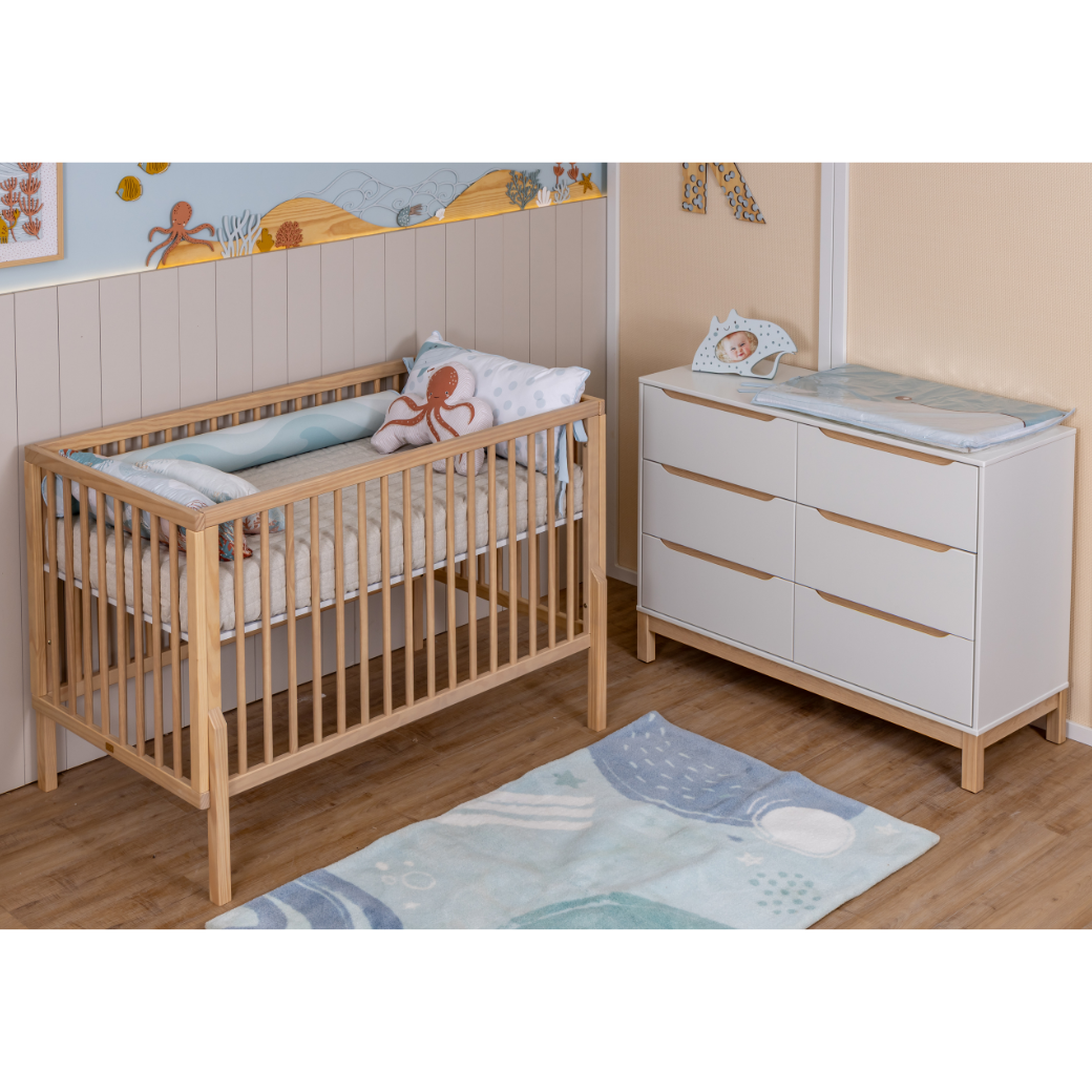Berço vira Cama em Madeira Bold e Cômoda 6 Gavetas Linha Cozy