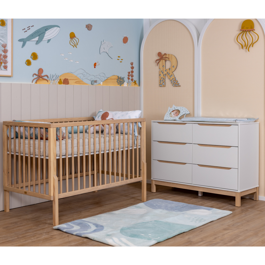 Berço vira Cama em Madeira Bold e Cômoda 6 Gavetas Linha Cozy