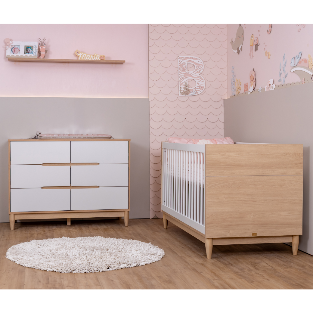 Berço e Cômoda 6 gavetas Linha Tomi Branco com Carvalho Malva