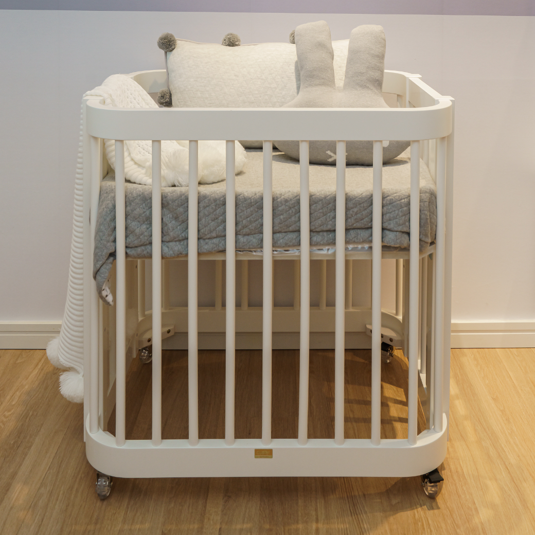 mini cama branca infantil Quater