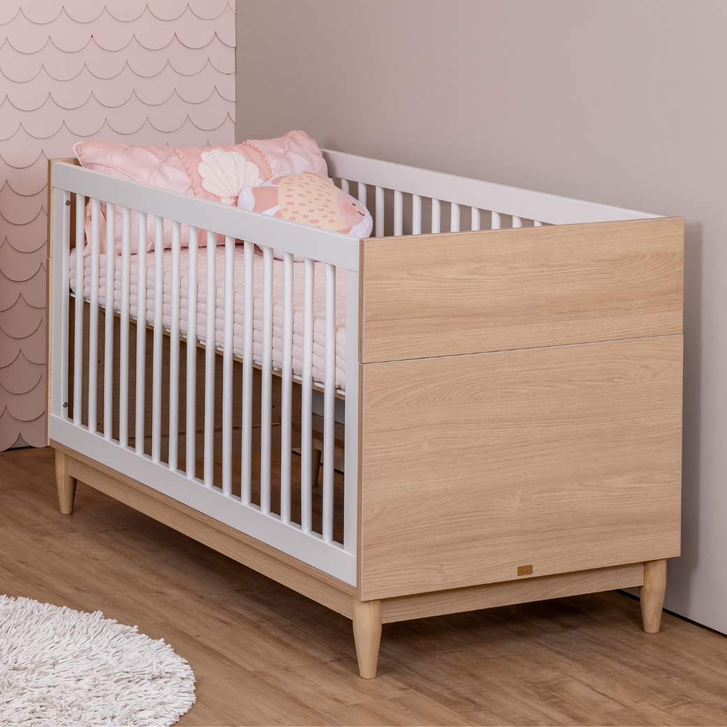 Berço e Cômoda 6 gavetas Linha Tomi Branco com Carvalho Malva