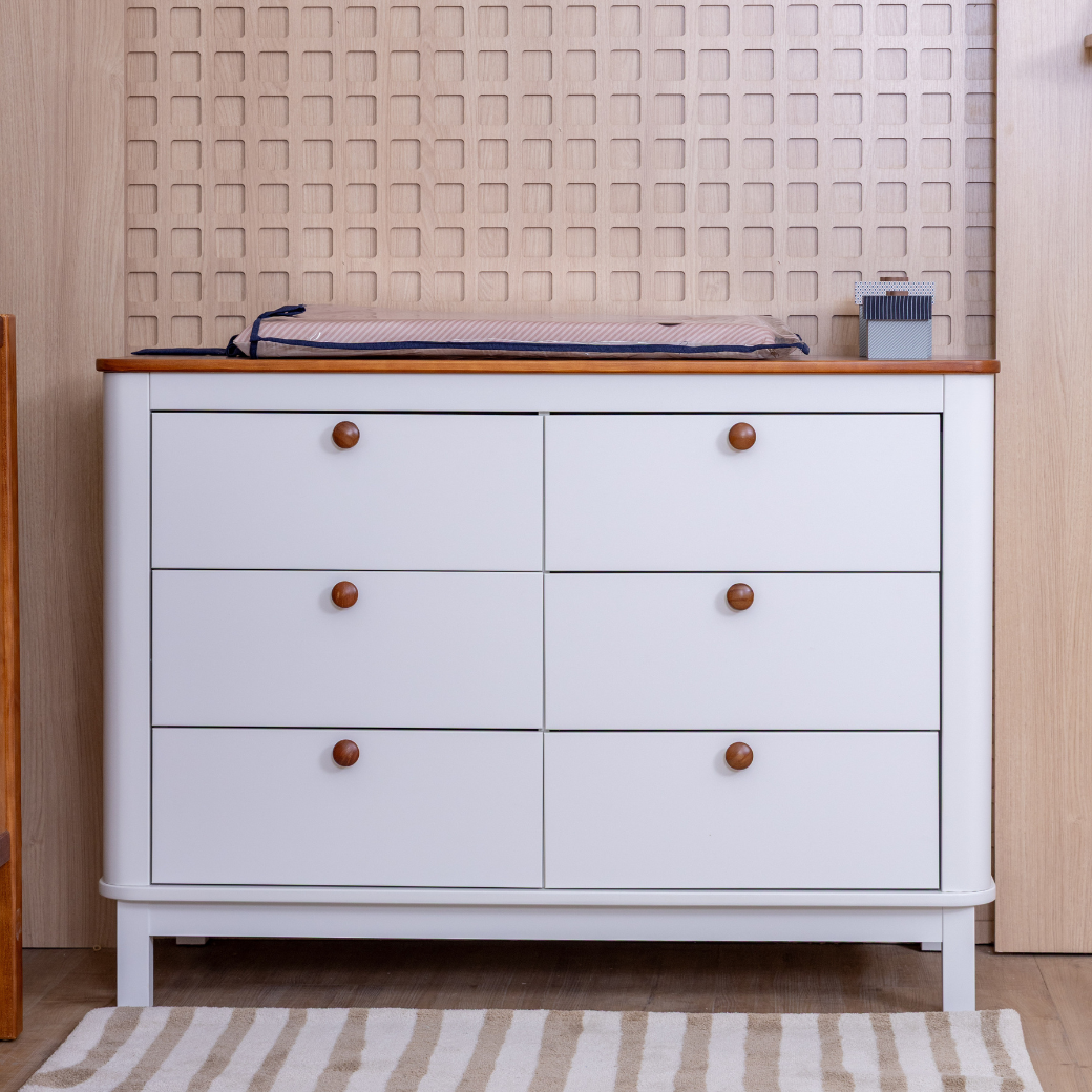 Conjunto Móveis Quarto Bebê – Berço 2 em 1 e Cômoda 6 Gavetas com Tampo de Madeira cor Nogueira