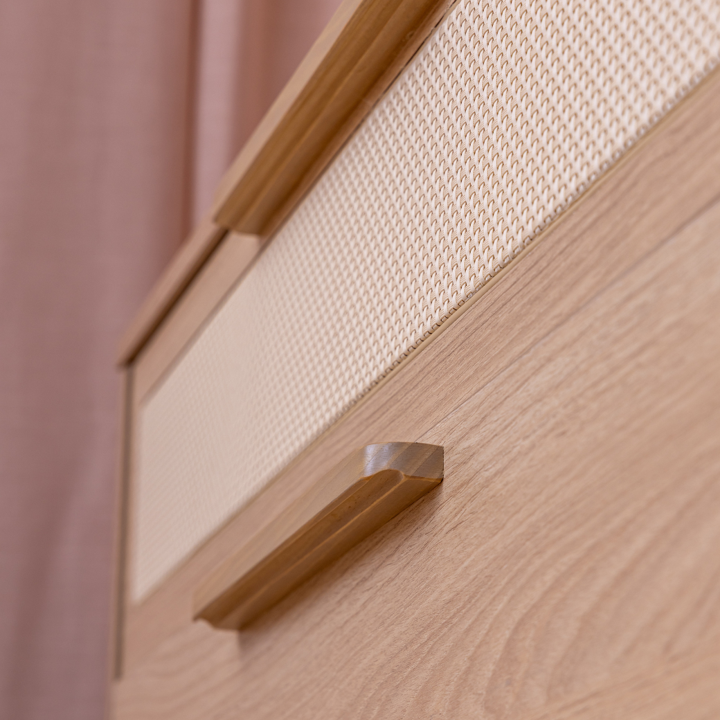 Cômoda para Quarto com Palha 4 gavetas Linha Indy Carvalho Malva