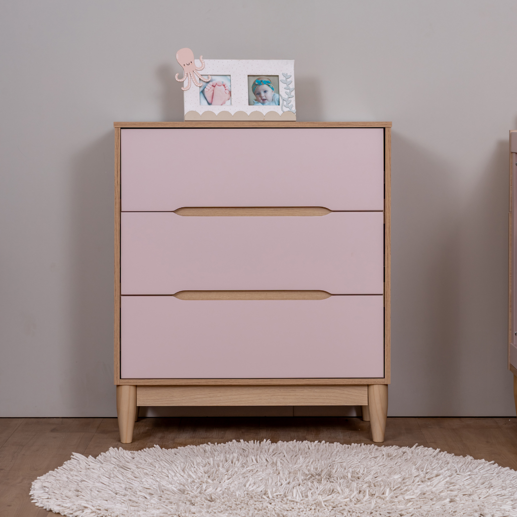 Conjunto Quarto de Bebê Tomi – Berço Americano e Cômoda 3 Gavetas em MDF Rosa com Carvalho Malva