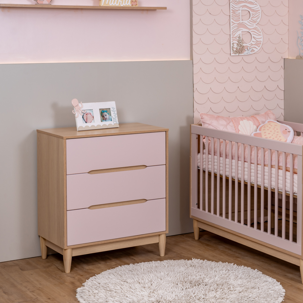 Conjunto Quarto de Bebê Tomi – Berço Americano e Cômoda 3 Gavetas em MDF Rosa com Carvalho Malva