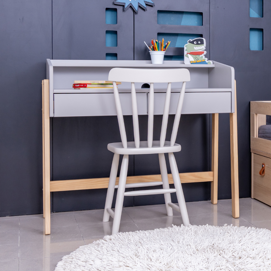Escrivaninha Infantil com Altura Ajustável – Modelo Play com 6 Opções de Cores