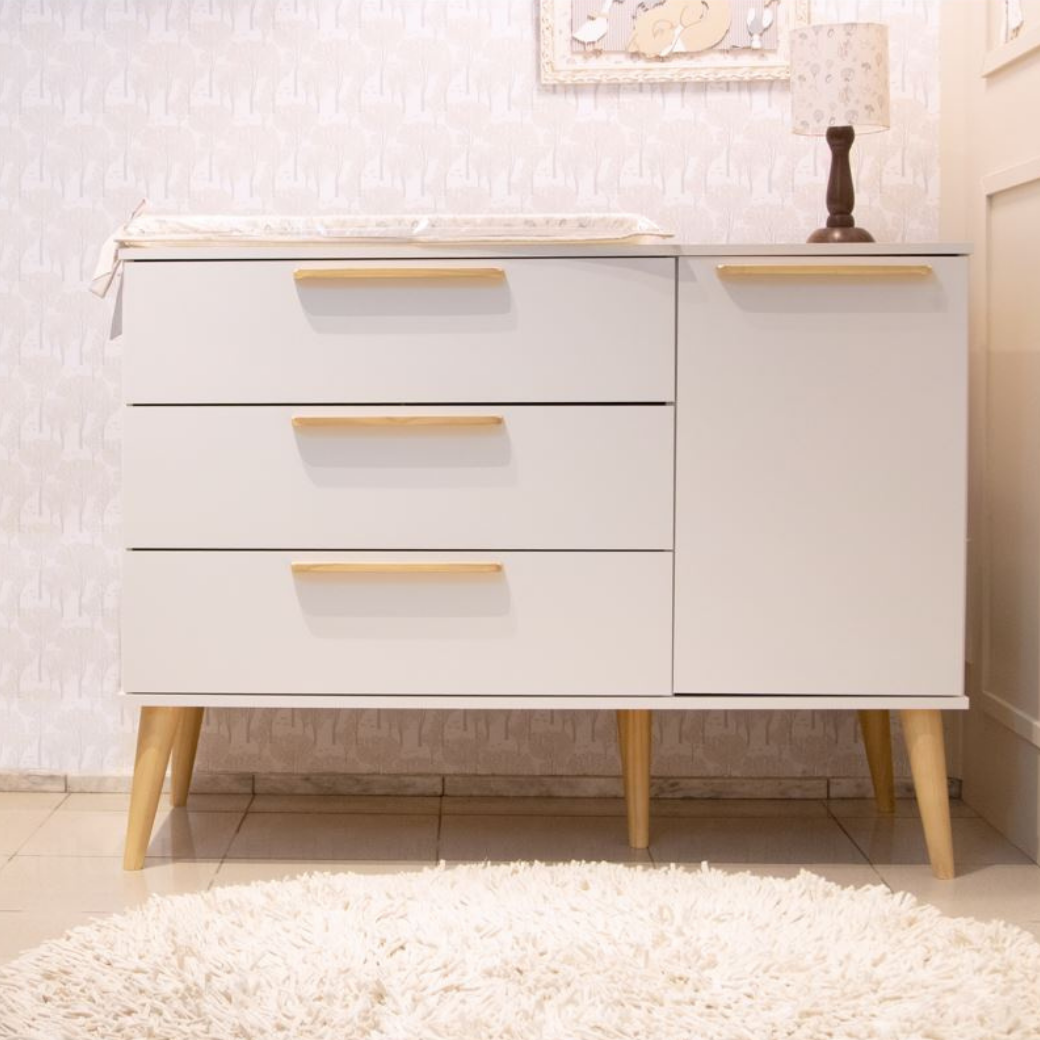 Berço 2 em 1 com Colchão + Cômoda com porta puxador reto Retrô Branco com Carvalho