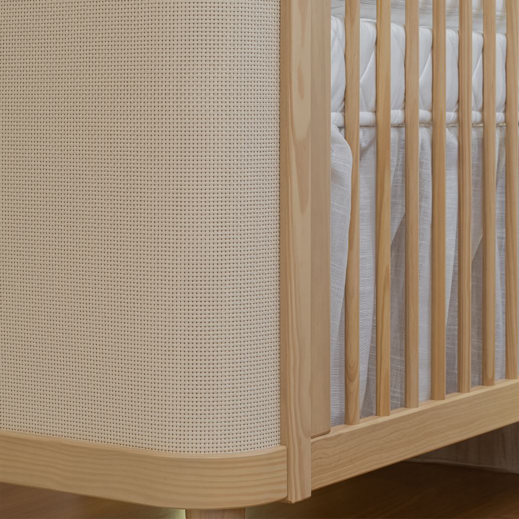 Conjunto Linha Paglia – Berço 2 em 1 em Madeira Pinus, Cômoda MDF com Palhinha e Guarda-Roupa 3 Portas