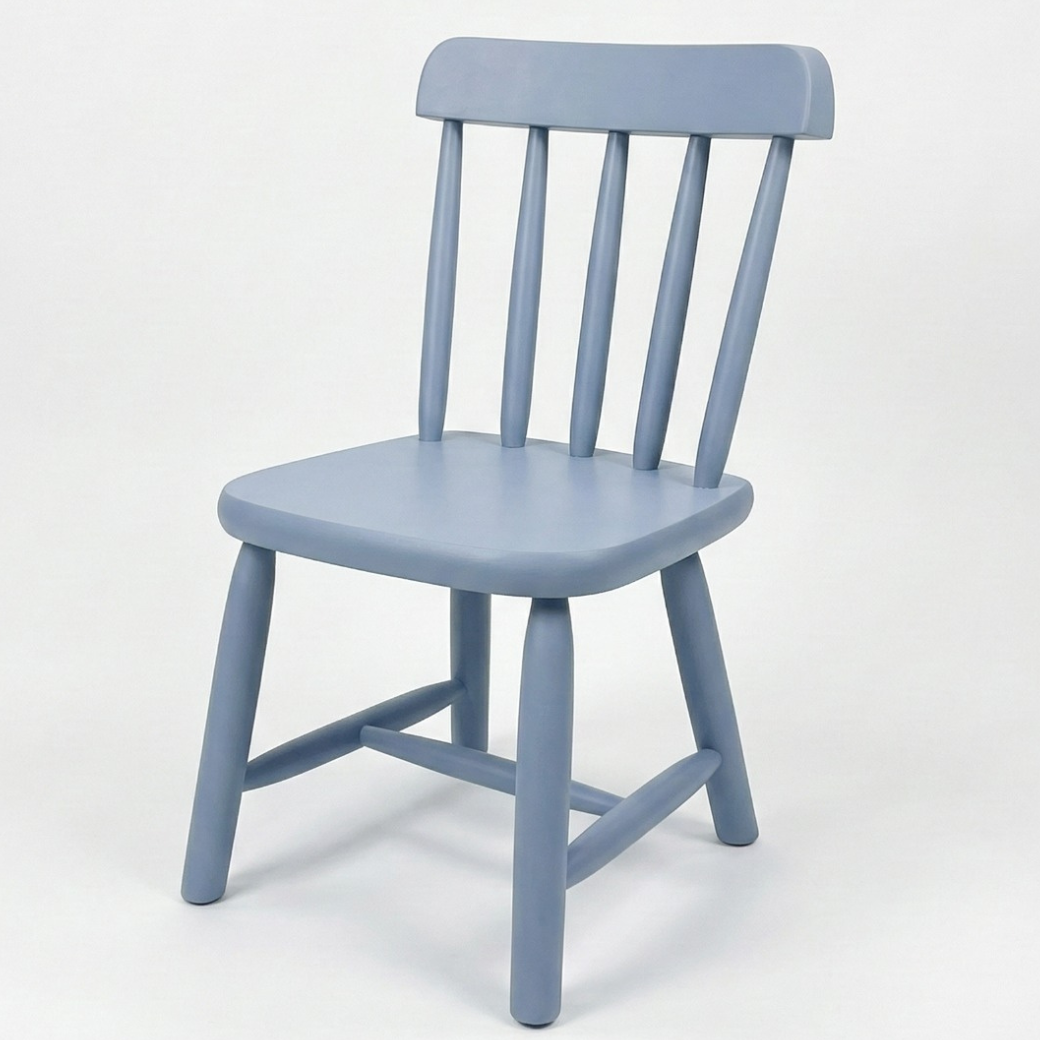 Cadeira Infantil Luxo. Fabricada em madeira maciça de alta qualidade, a cadeirinha oferece excelente resistência e durabilidade para o uso diário.