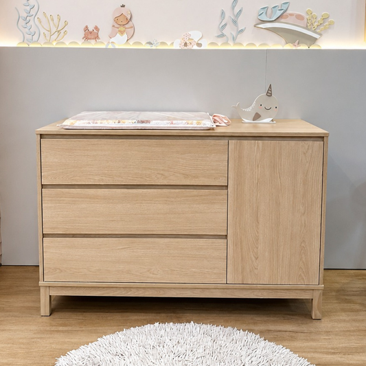 Cômoda Soley 135cm | MDF 18mm e Pés em Madeira Maciça