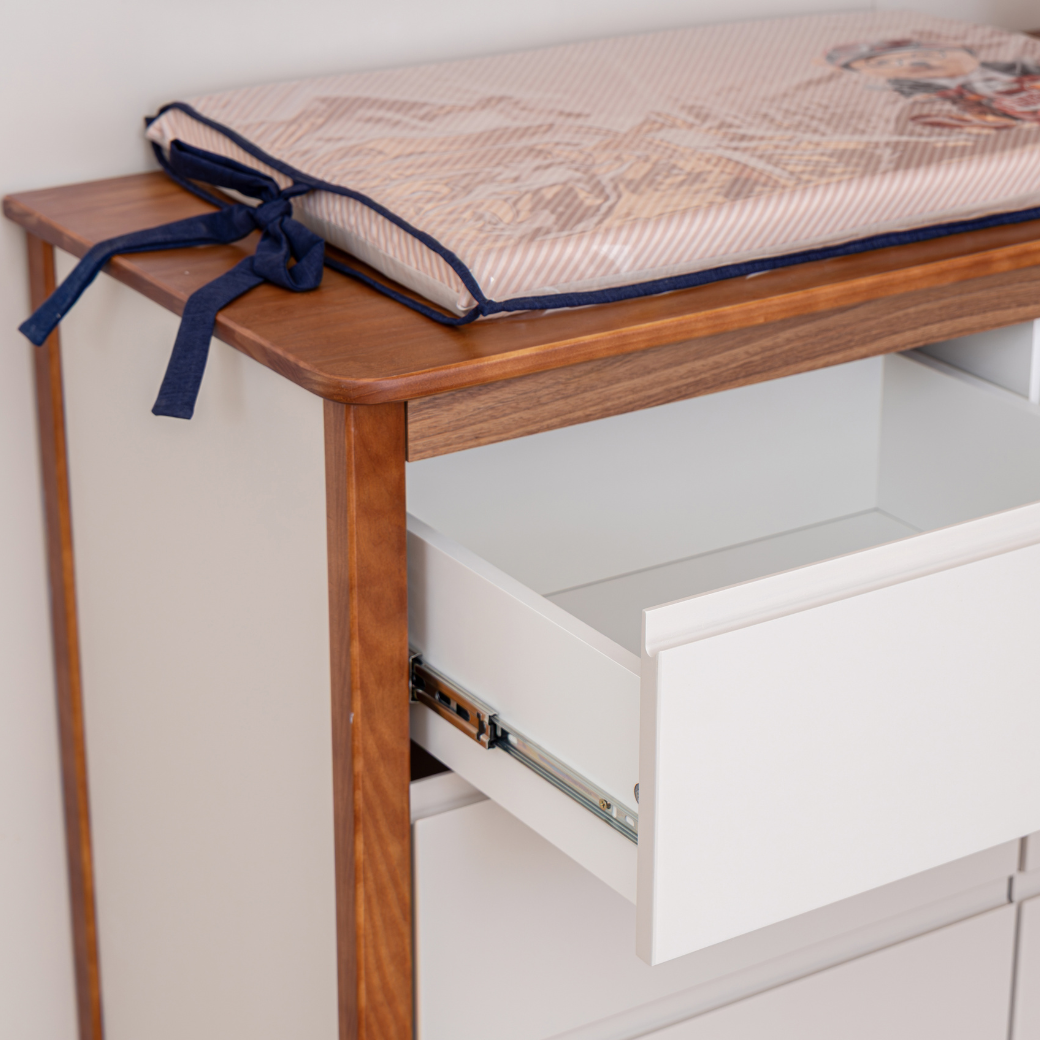 Cômoda Linha Softy 6 gavetas cor areia em perspectiva, design premium