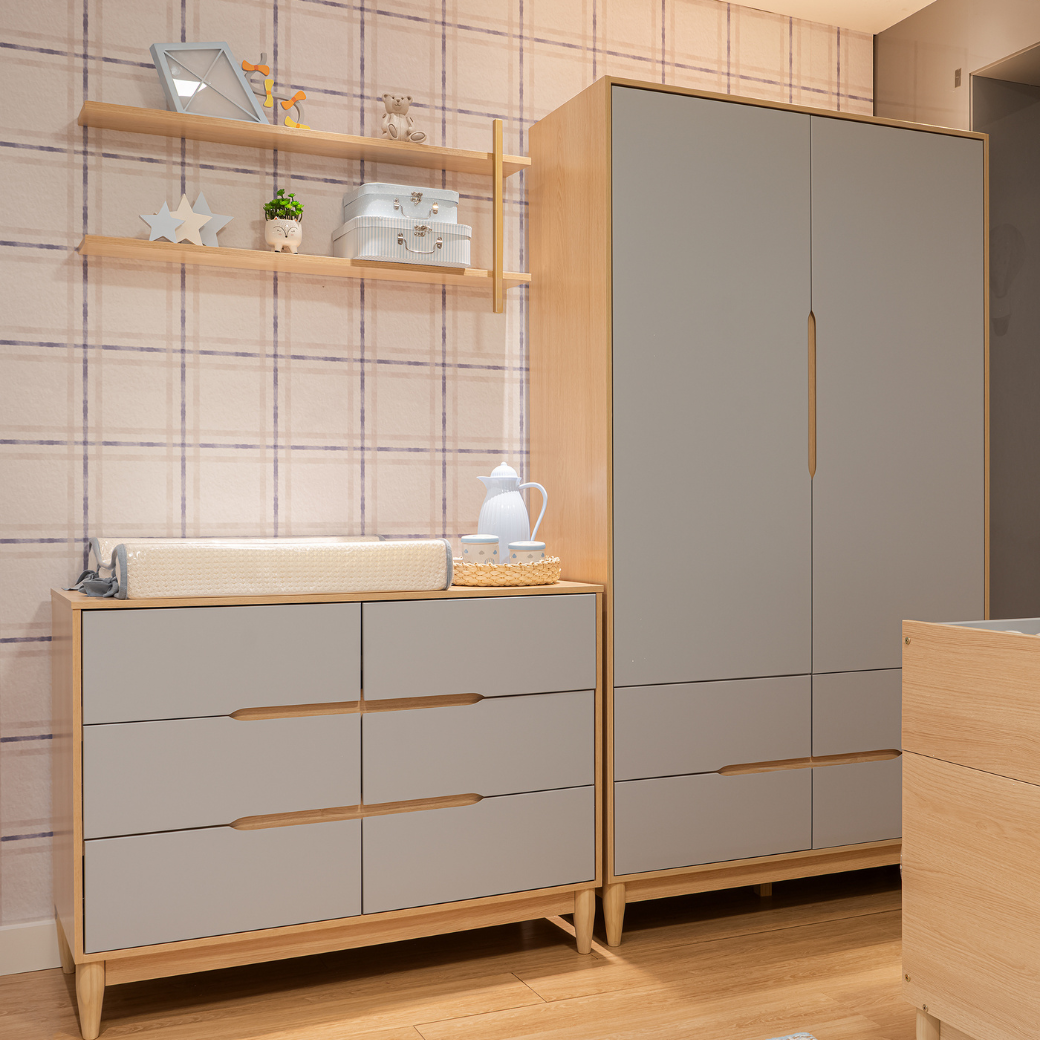 Quarto Completo Berço Cômoda e Guarda Roupa | Cinza com Carvalho Malva