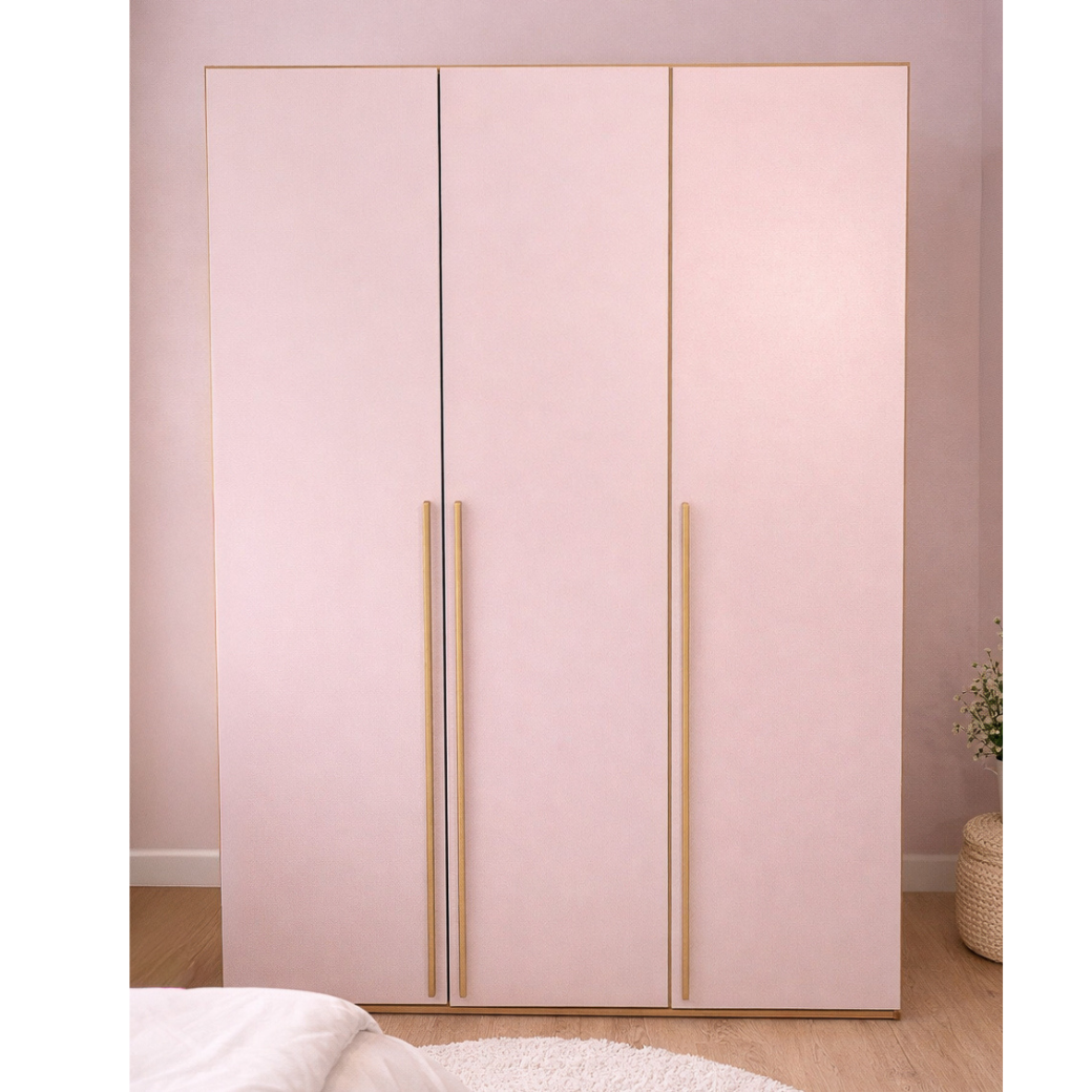 Beleza, organização e praticidade em um único móvel, guarda roupa ideal para um ambiente clean.