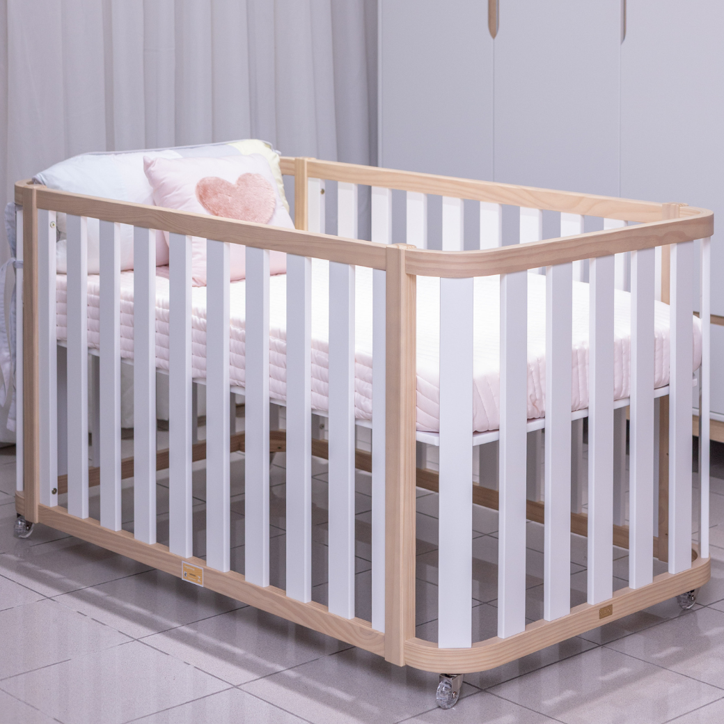 Berço Evolutivo 3 em 1 e Cômoda Cozy 6 gavetas Branco com Carvalho Malva