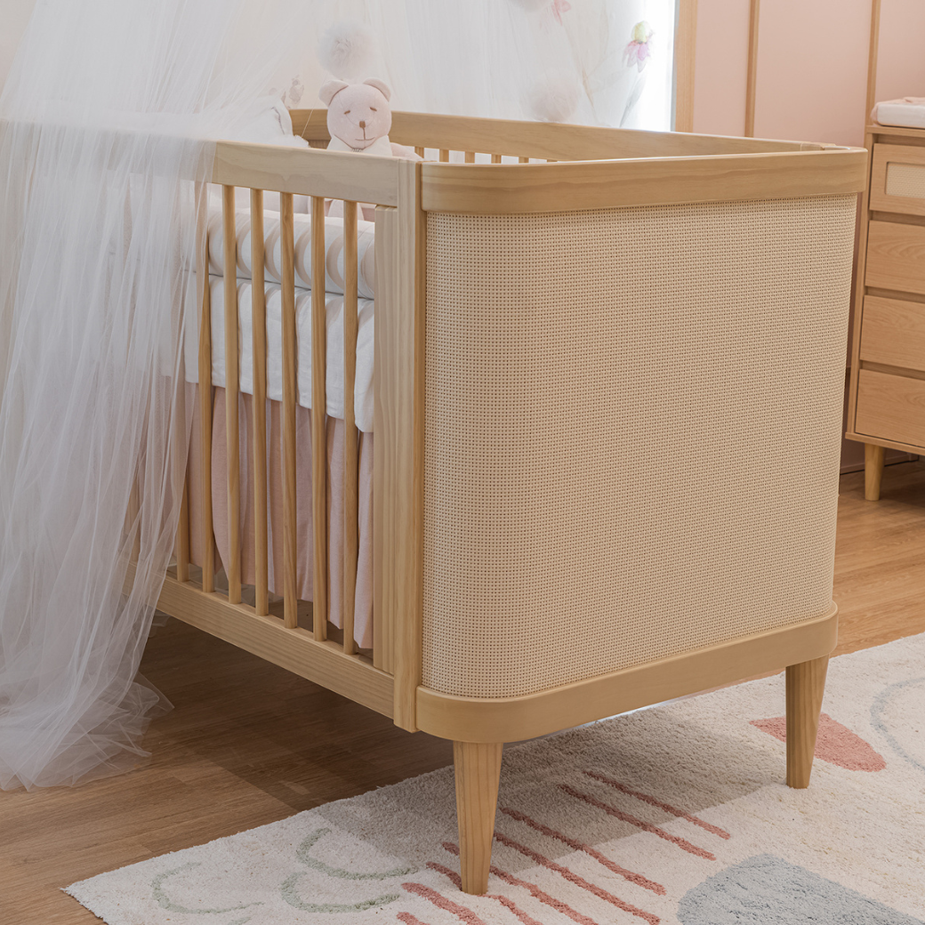 Conjunto Linha Paglia – Berço 2 em 1 em Madeira Pinus, Cômoda MDF com Palhinha e Guarda-Roupa 3 Portas
