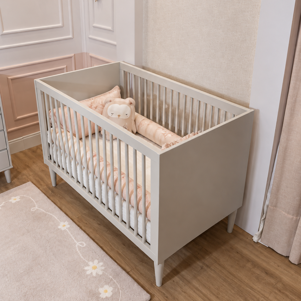 Quarto de Bebê Completo Areia Berço Evolutivo 2 em 1 e Cômoda 4 Gavetas