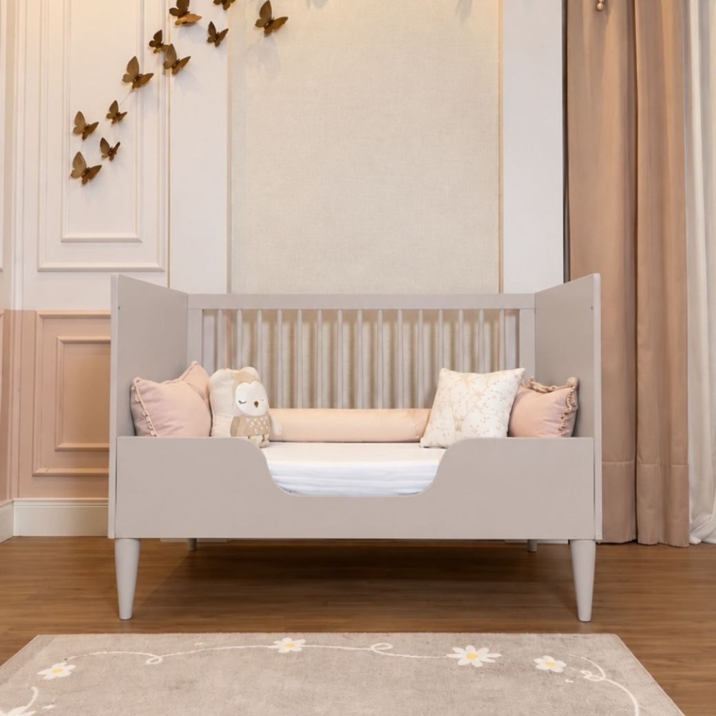 Quarto de Bebê Completo Areia Berço Evolutivo 2 em 1 e Cômoda 4 Gavetas