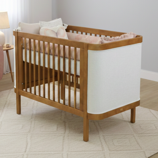 Berço de Madeira Maciça com Bouclé Soley 2 em 1 | Nogueira