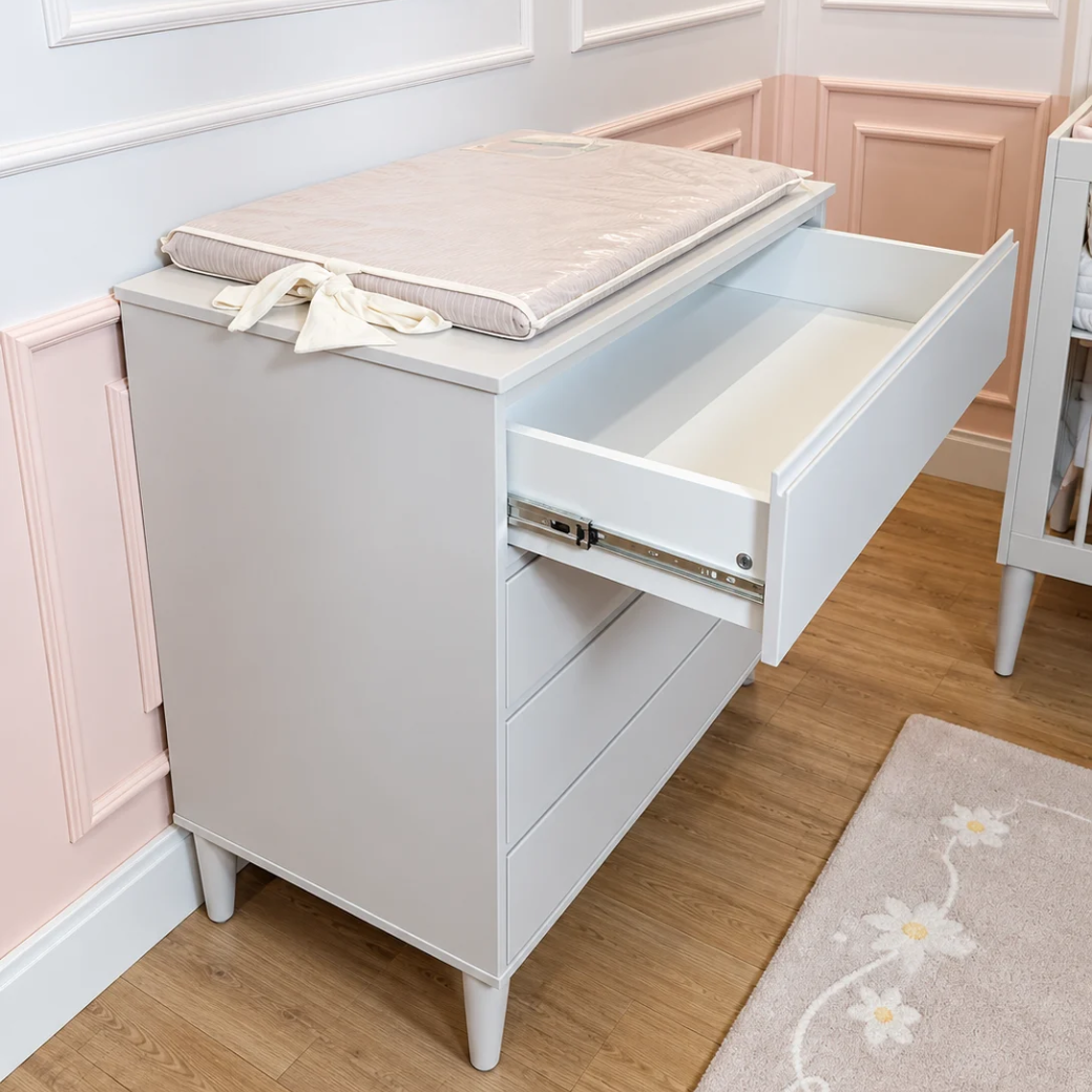 Quarto de Bebê Completo Areia Berço Evolutivo 2 em 1 e Cômoda 4 Gavetas