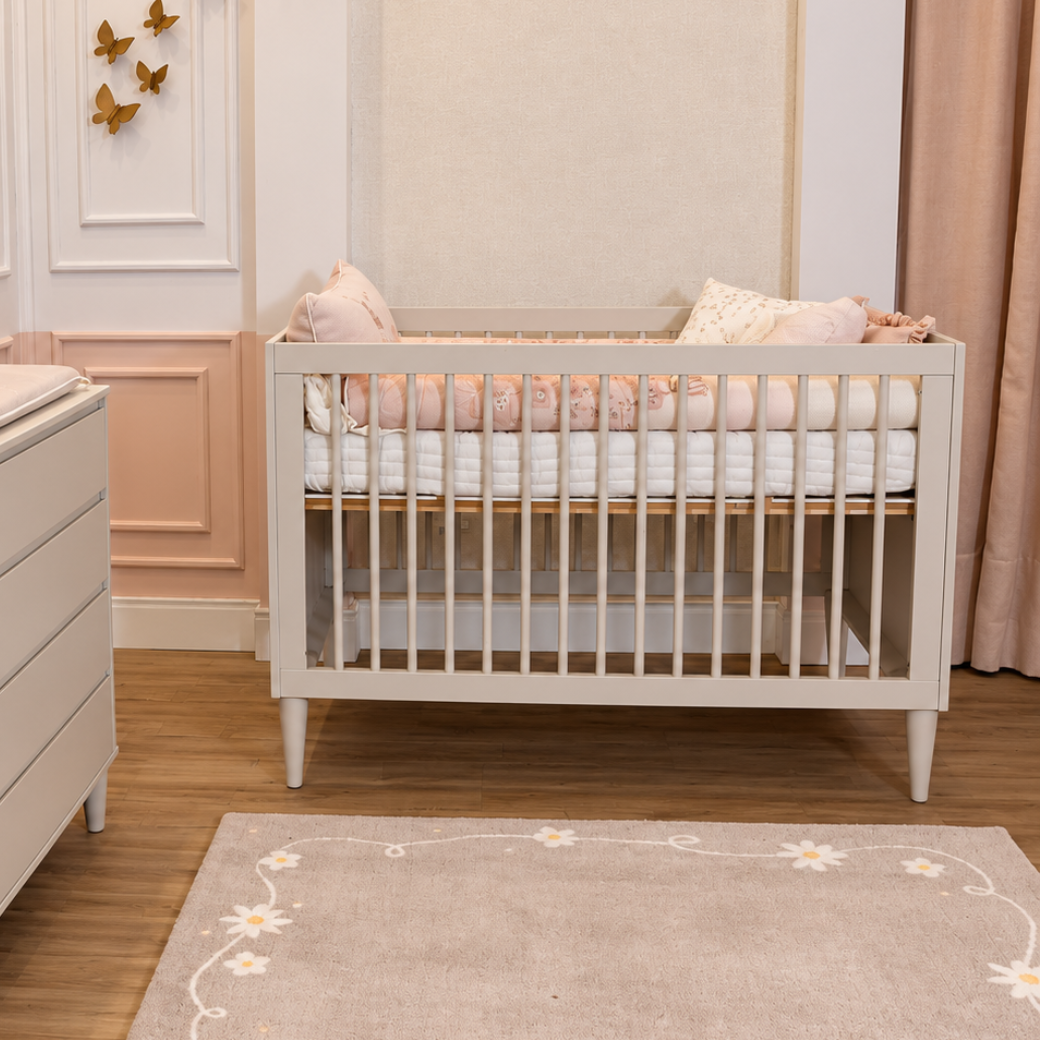 Quarto de Bebê Completo Areia Berço Evolutivo 2 em 1 e Cômoda 4 Gavetas