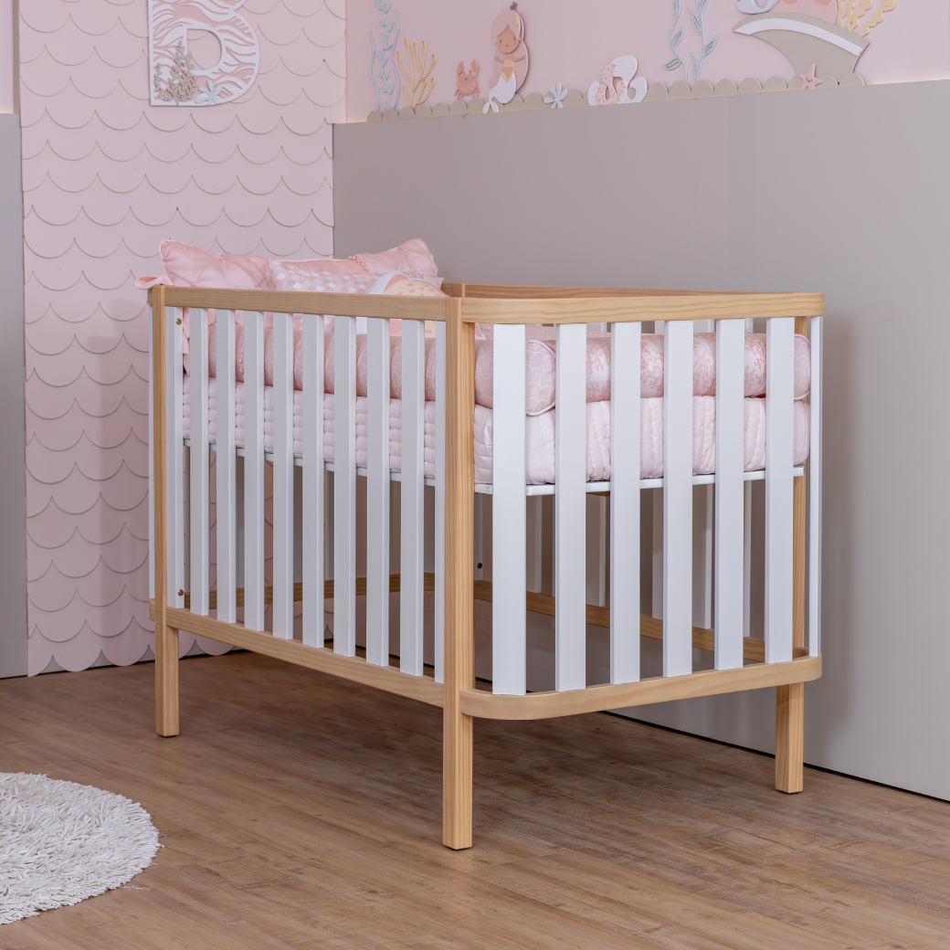 Linha Softy, cor Carvalho e branco, estrutura em madeira maciça, ripados em MDF