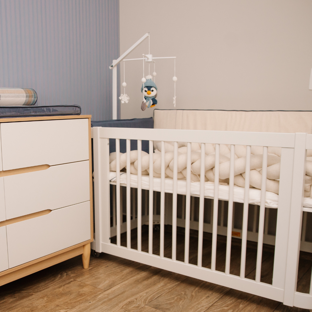 Conjunto Berço Evolutivo vira Cama e Cômoda 6 gavetas Tomi