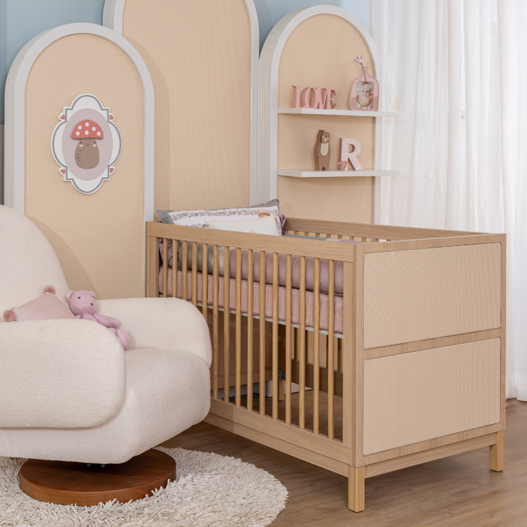 Com detalhes em palinha que trazem charme e delicadeza, a Linha Indy transforma o quartinho em um ambiente sofisticado e acolhedor.