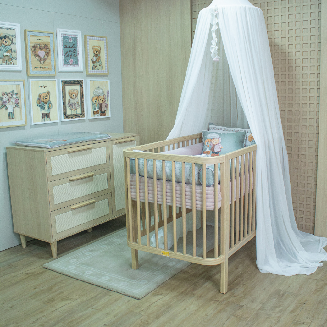 Conjunto de Berço e Cômoda em Madeira Clara Carvalho Malva