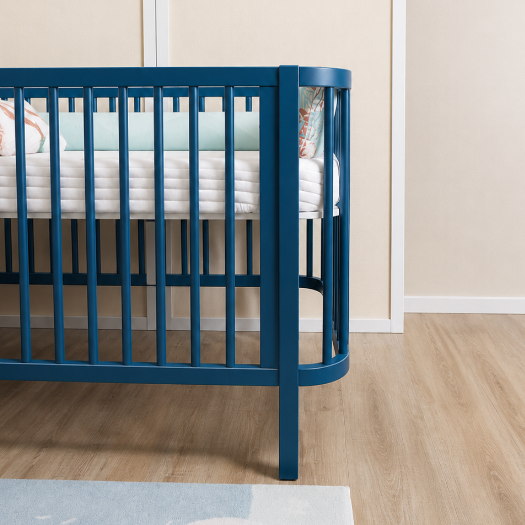 Berço de Madeira Maciça 2 em 1 Linha Kurve Prisma | Azul Petróleo