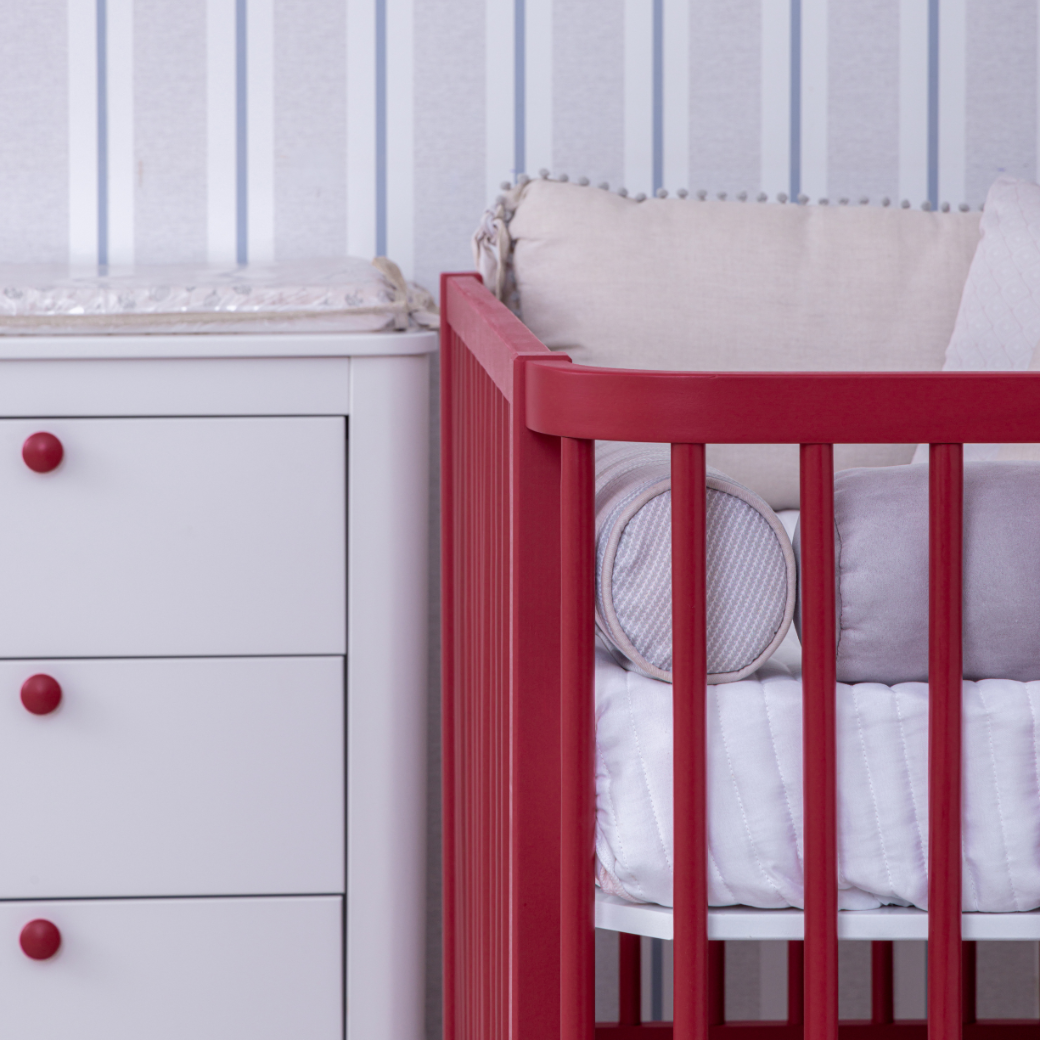 Berço de Madeira Maciça 2 em 1 Linha Kurve Prisma | Vermelho Cherry