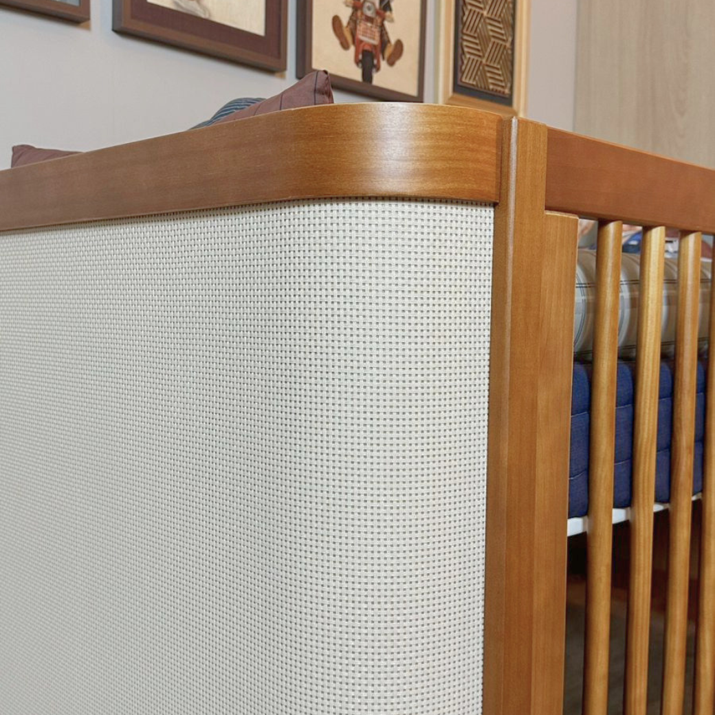 Detalhes em Rattan, nas cabeceiras do berço.