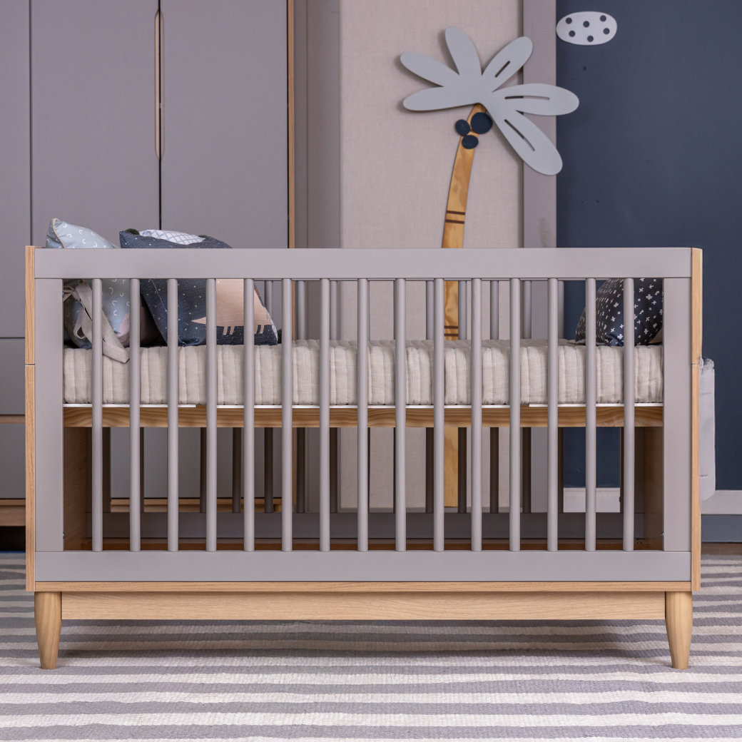 Kit Berço e Cômoda Tomi – MDF Cinza com Carvalho Malva, 6 Gavetas quater