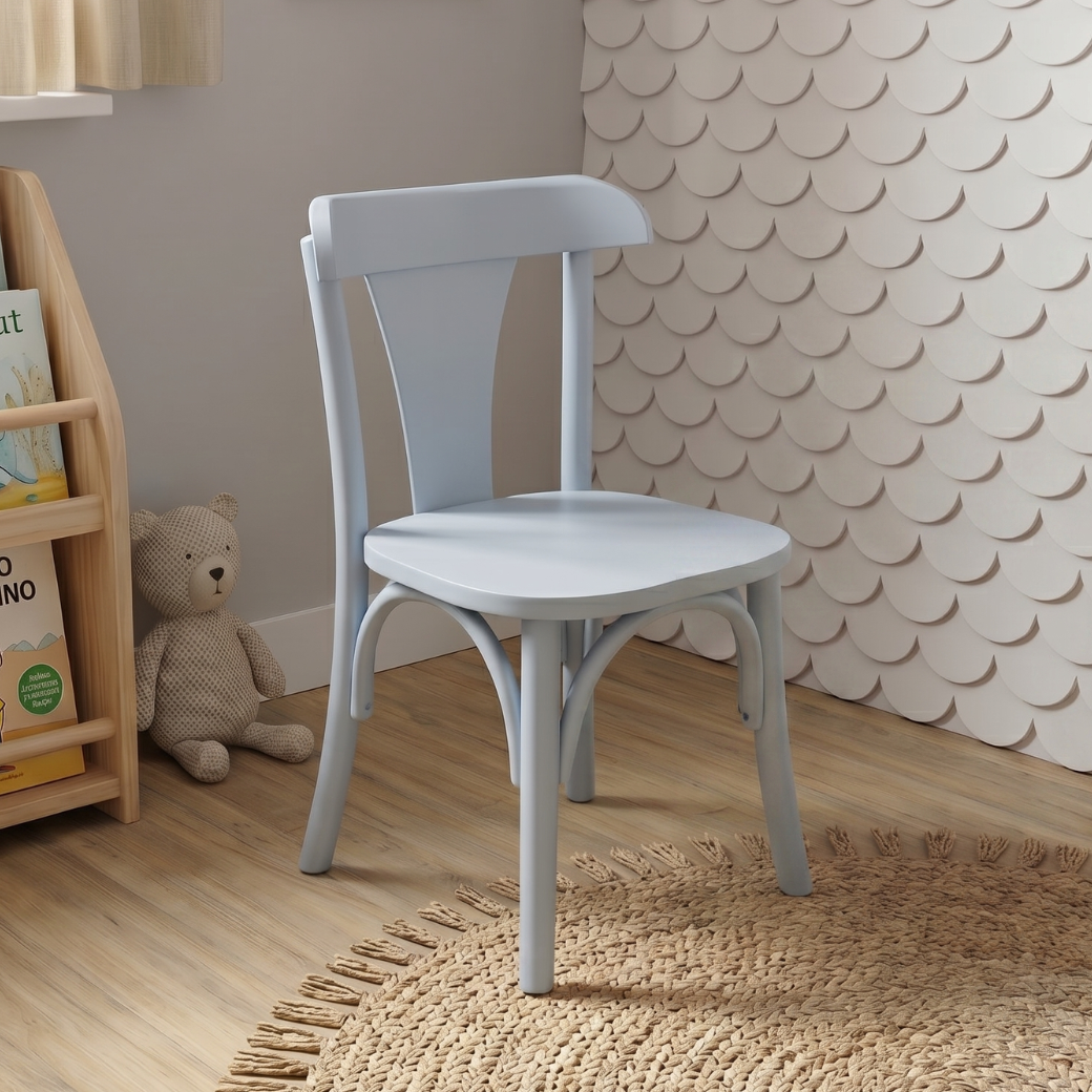 Onde o design encontra a infância. Nossa linha cadeiras premium traz o equilíbrio perfeito entre a delicadeza dos tons neutros e a resistência da madeira maciça. Para quartos que inspiram criatividade sem abrir mão da sofisticação.