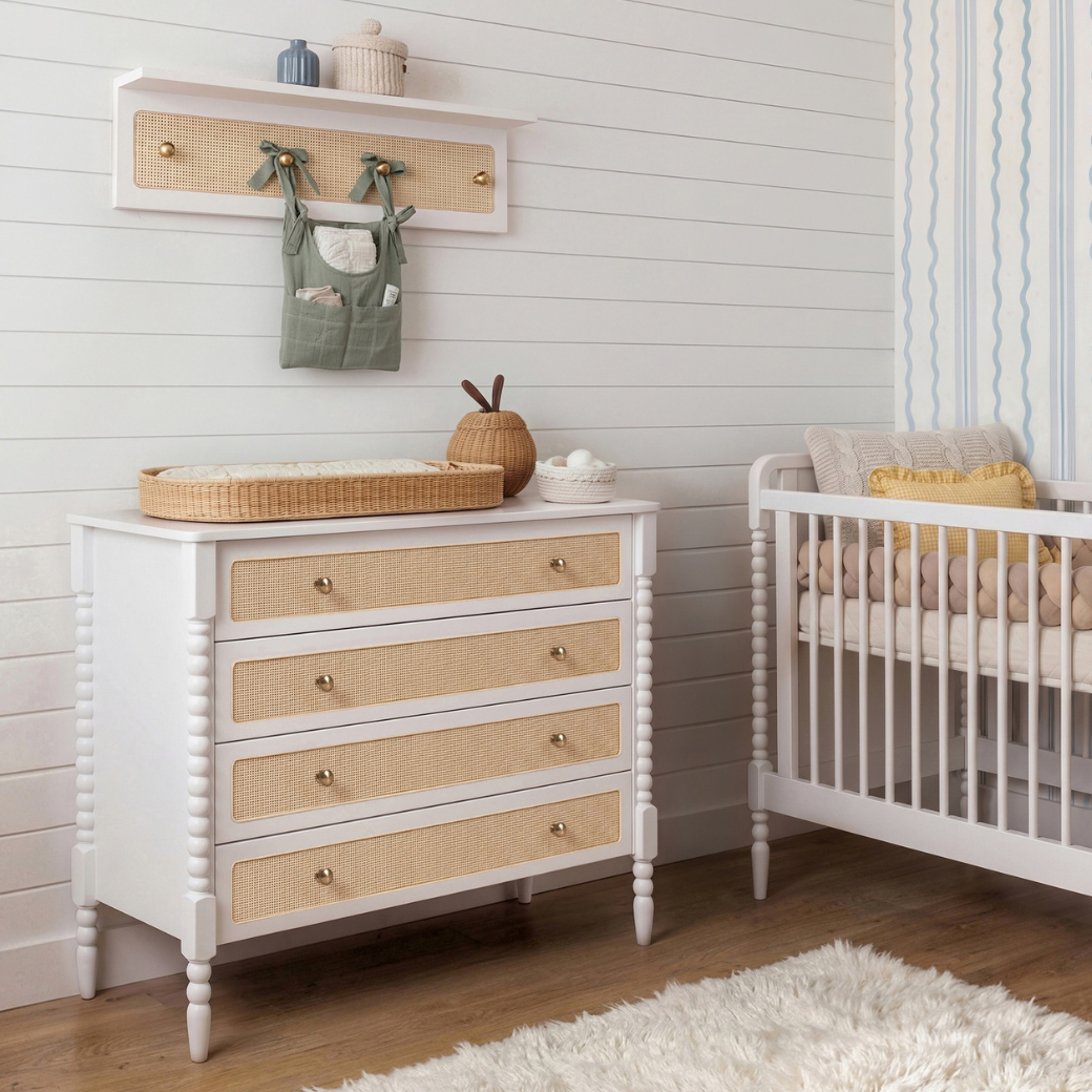 Cômoda Infantil 4 Gavetas Branca em MDF e Palha | Linha Solene