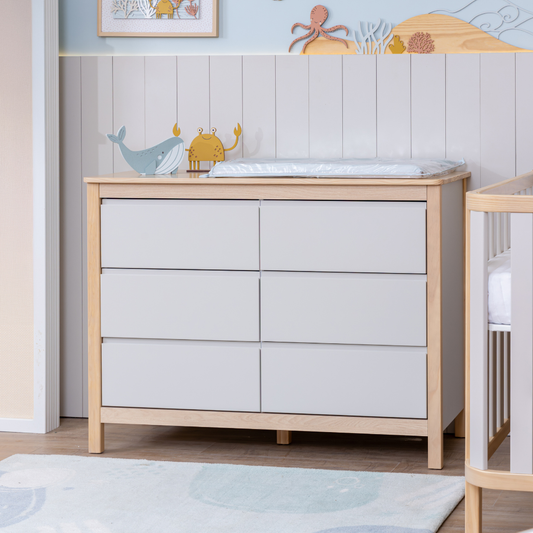 Cômoda com estrutura em MDF, 6 gavetas amplas em MDF