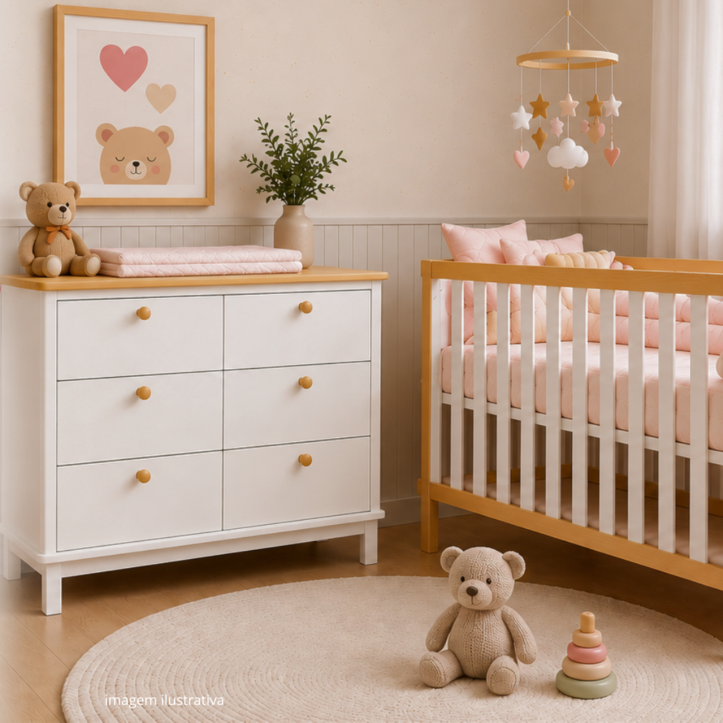 Quarto de bebê lindo e aconchegante, com o berço da linha Softy e cômoda da linha Cromo.