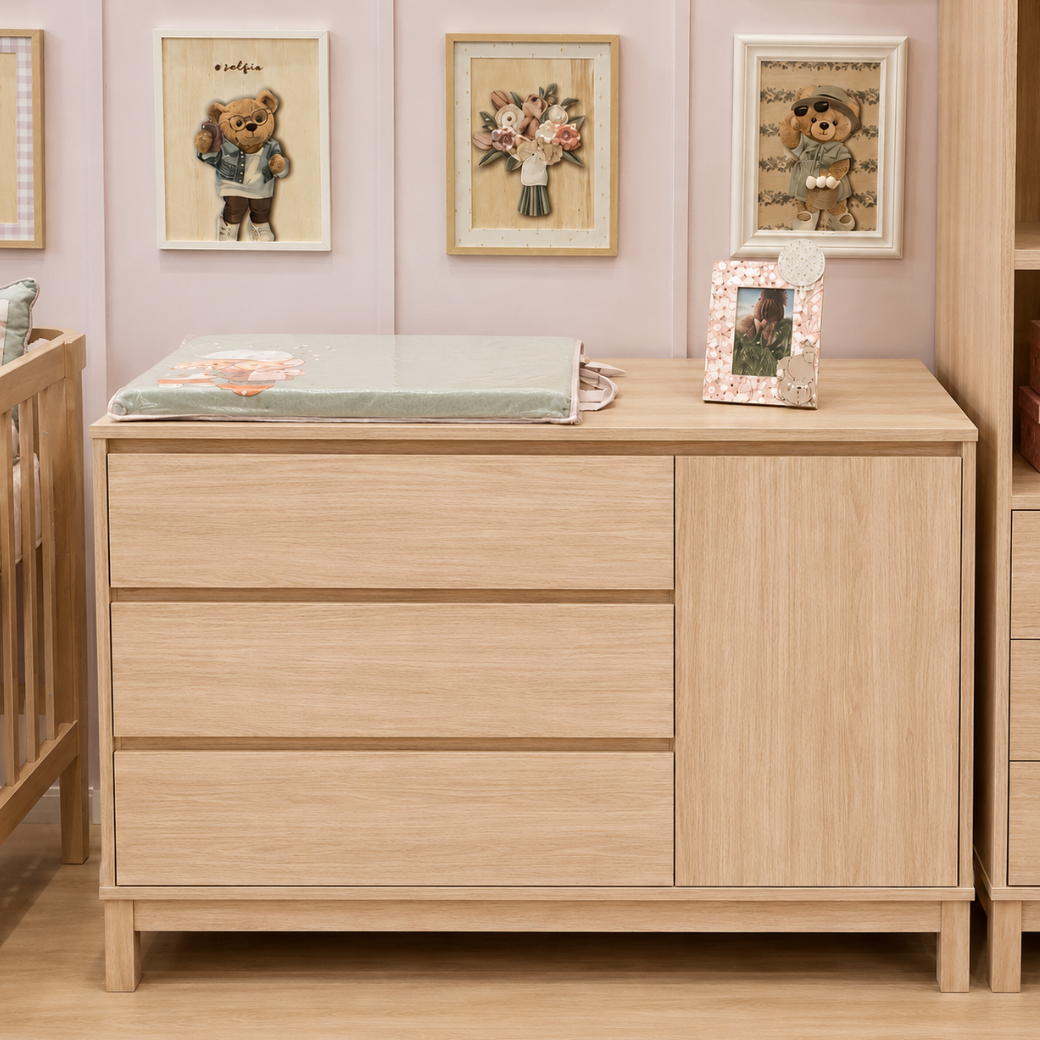 Cômoda 135cm Soley | MDF 18mm e Pés em Madeira Maciça
