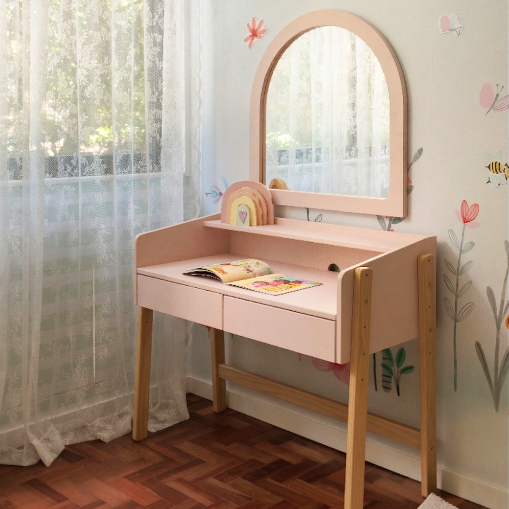Formato em arco, com linhas orgânicas e design atemporal. Linda combinação com a escrivaninha Play.