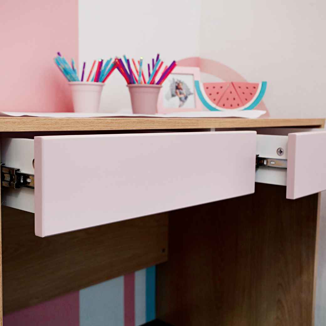 Detalhes de acabamento da escrivaninha Linha Arcos