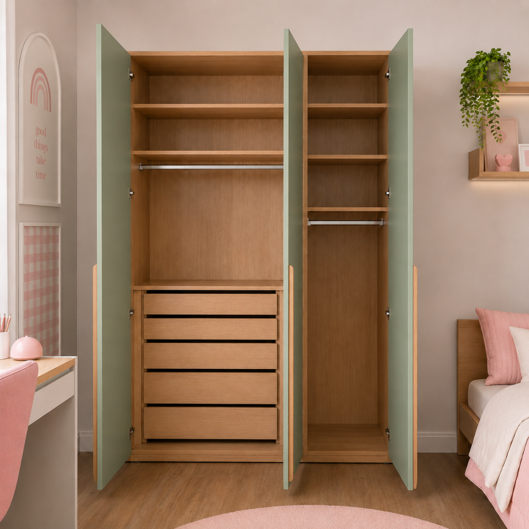O Guarda Roupa infantil Join possui prateleiras, gavetas, cabideiros e compartimentos para sapatos, garantindo que haja espaço para organizar diferentes tipos de roupas e acessórios.