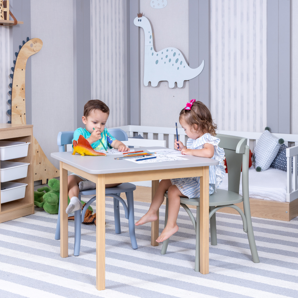 Cadeirinha Infantil de Madeira Vintage
