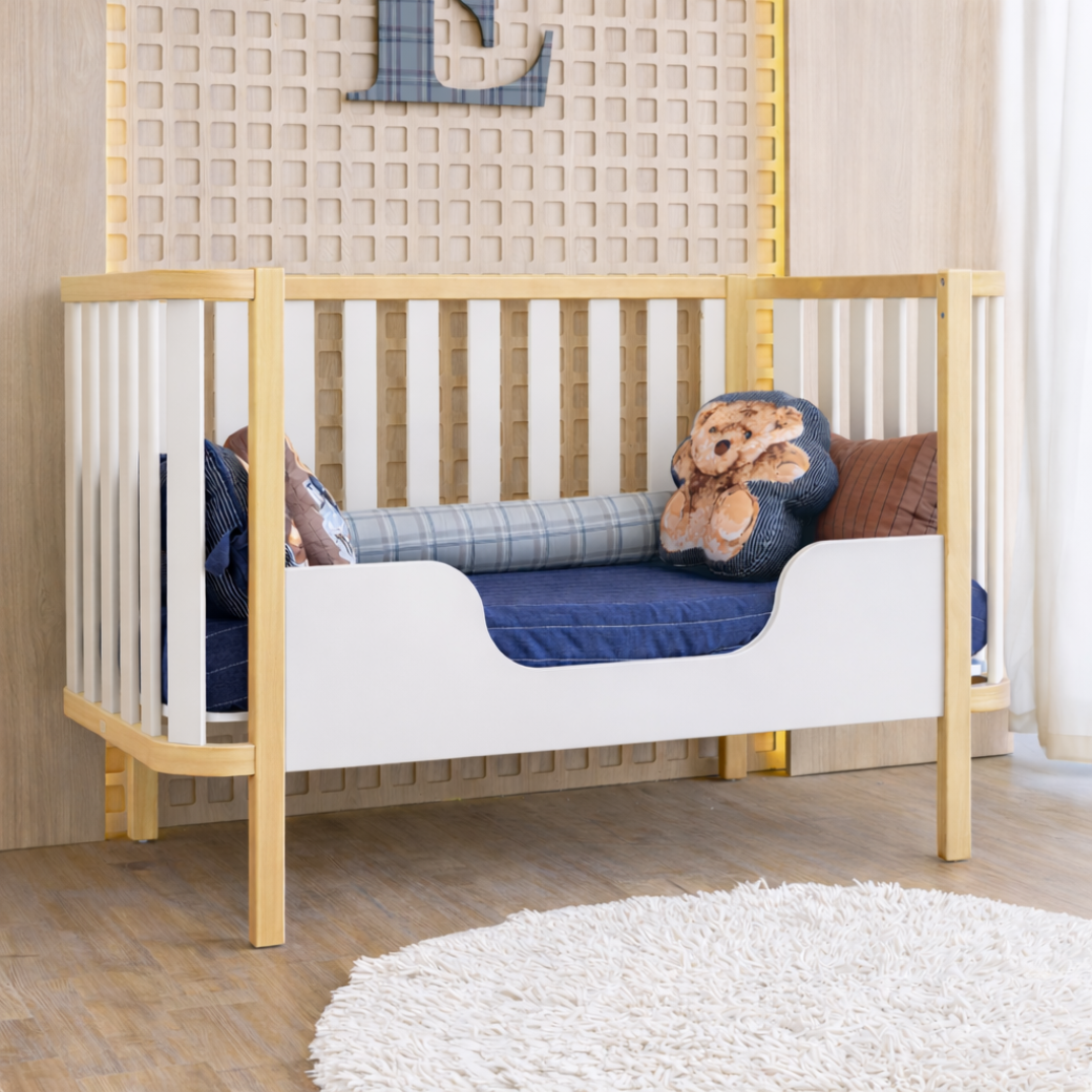 Mini cama da linha Soley Quater, com grade de proteção inclusa.